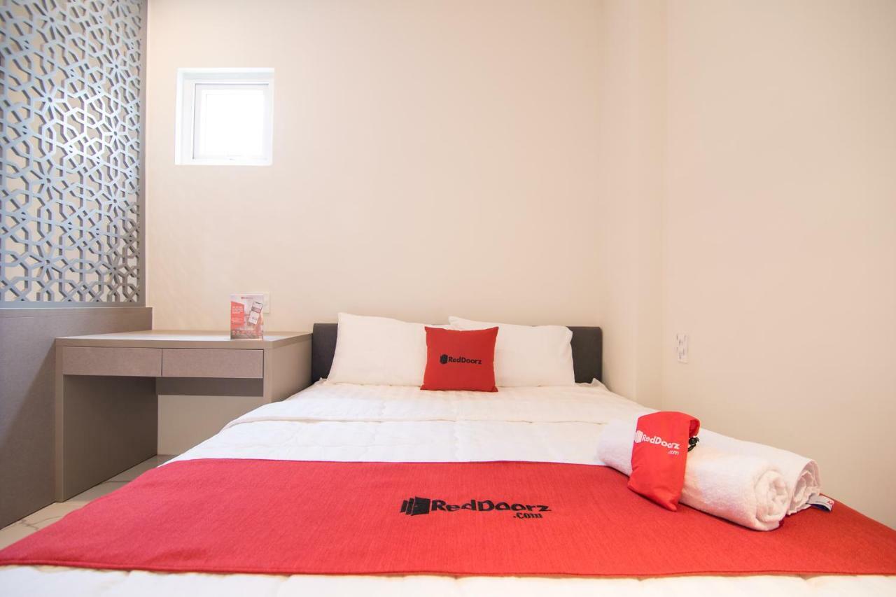 Готель Reddoorz Near Xo Viet Nghe Tinh Street Хошимін Екстер'єр фото
